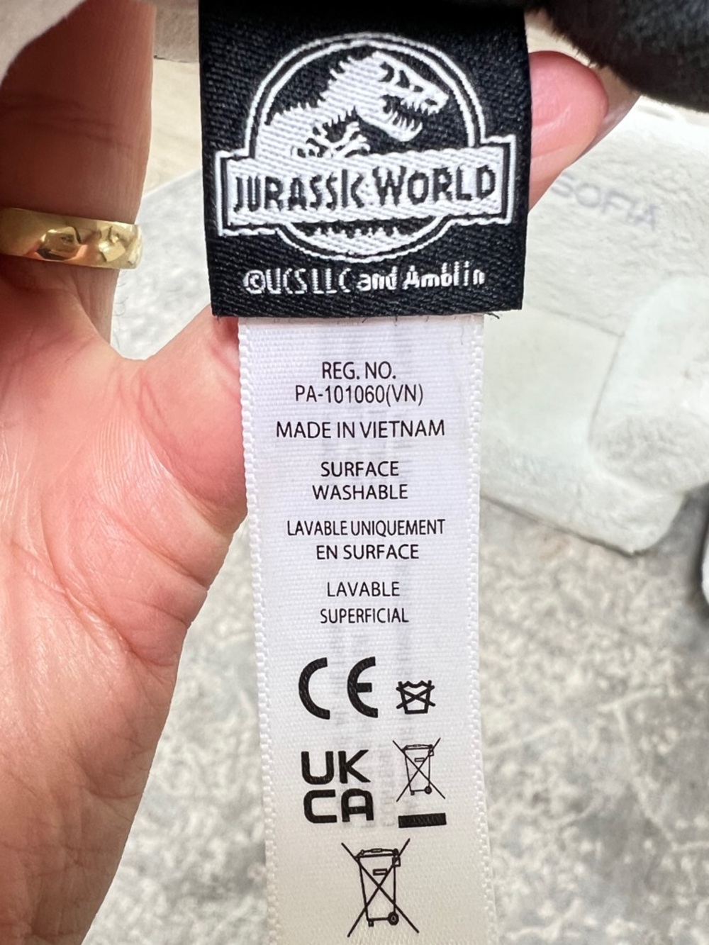 MATTEL Jurassic World Dino Trackers Brachiosaurus Plush with Sound (Grey) - Picture 9 of 10
